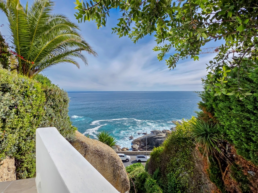 To Let 7 Bedroom Property for Rent in Bantry Bay Western Cape